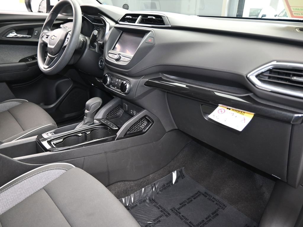 Used 2022 Chevrolet TrailBlazer LT w/ Driver Confidence Package image 39