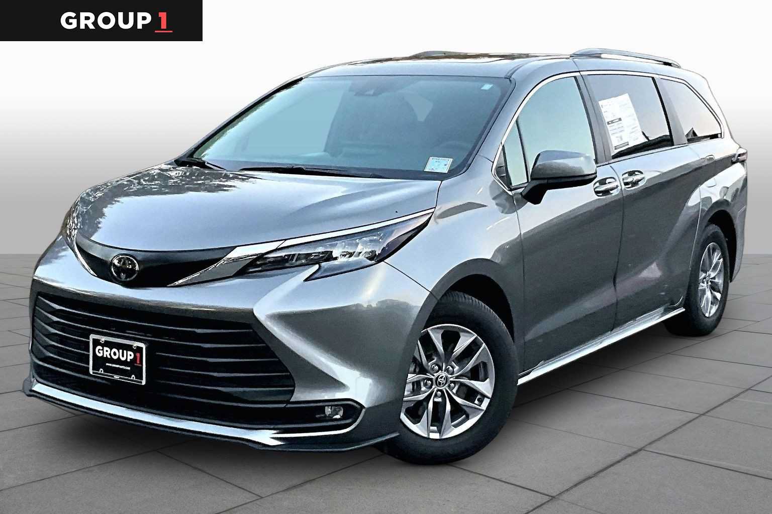 Certified 2026 Toyota Sienna XLE FWD image 1