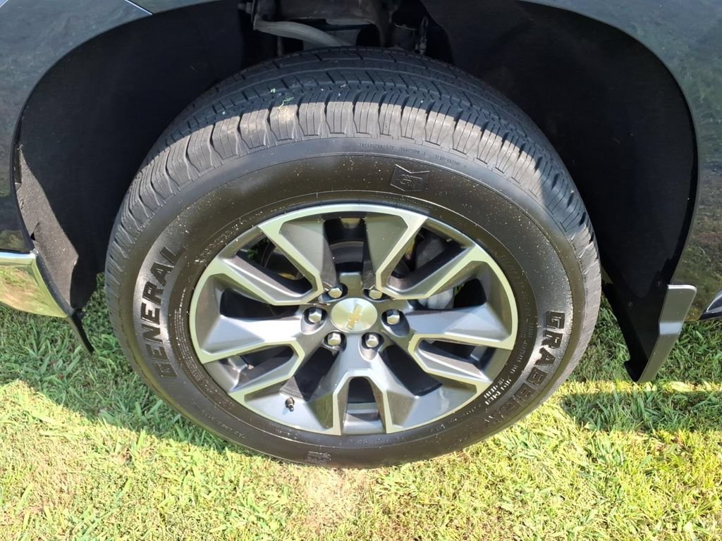 Used 2022 Chevrolet Silverado 1500 LT AWD/4WD image 5