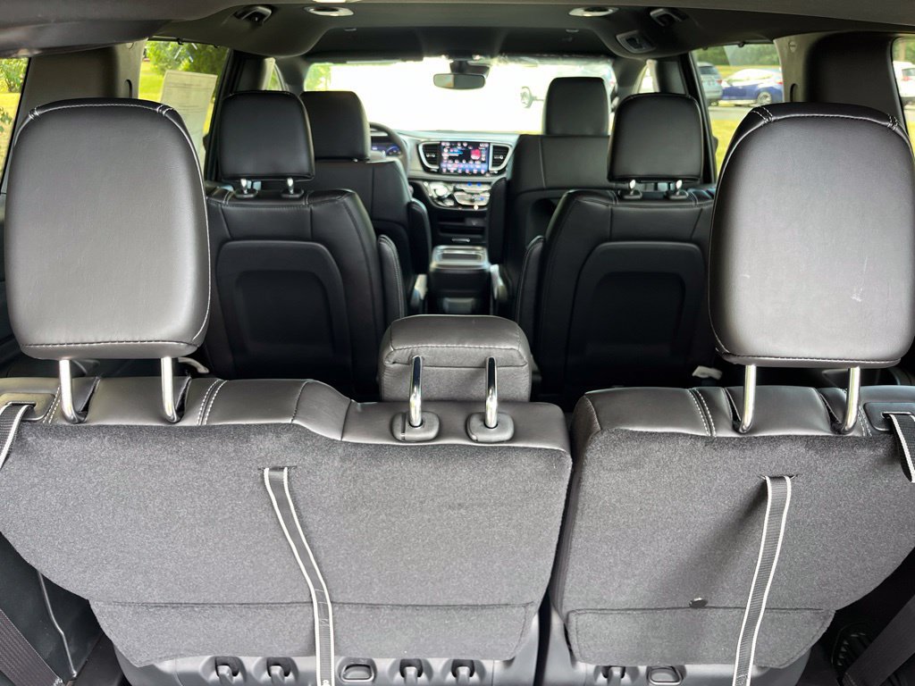 New 2027 Chrysler Pacifica Select FWD image 35
