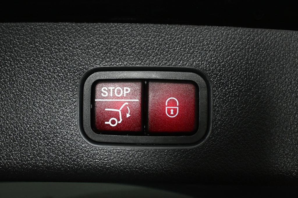 Certified 2025 Mercedes-Benz GLC 300 4MATIC image 30