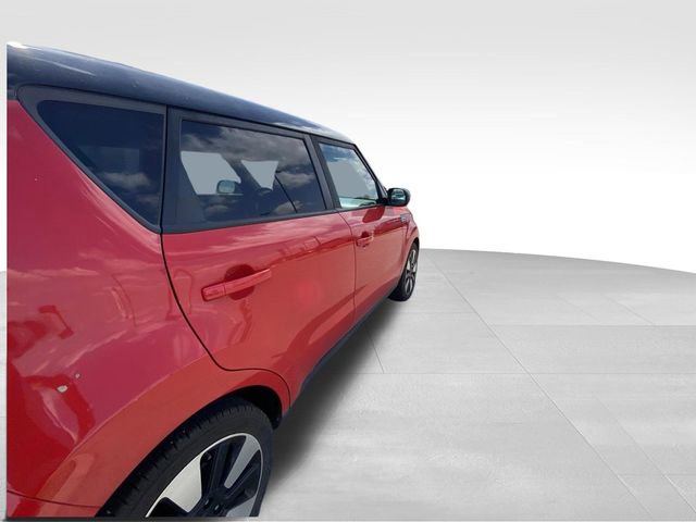 Used 2018 Kia Soul + image 11