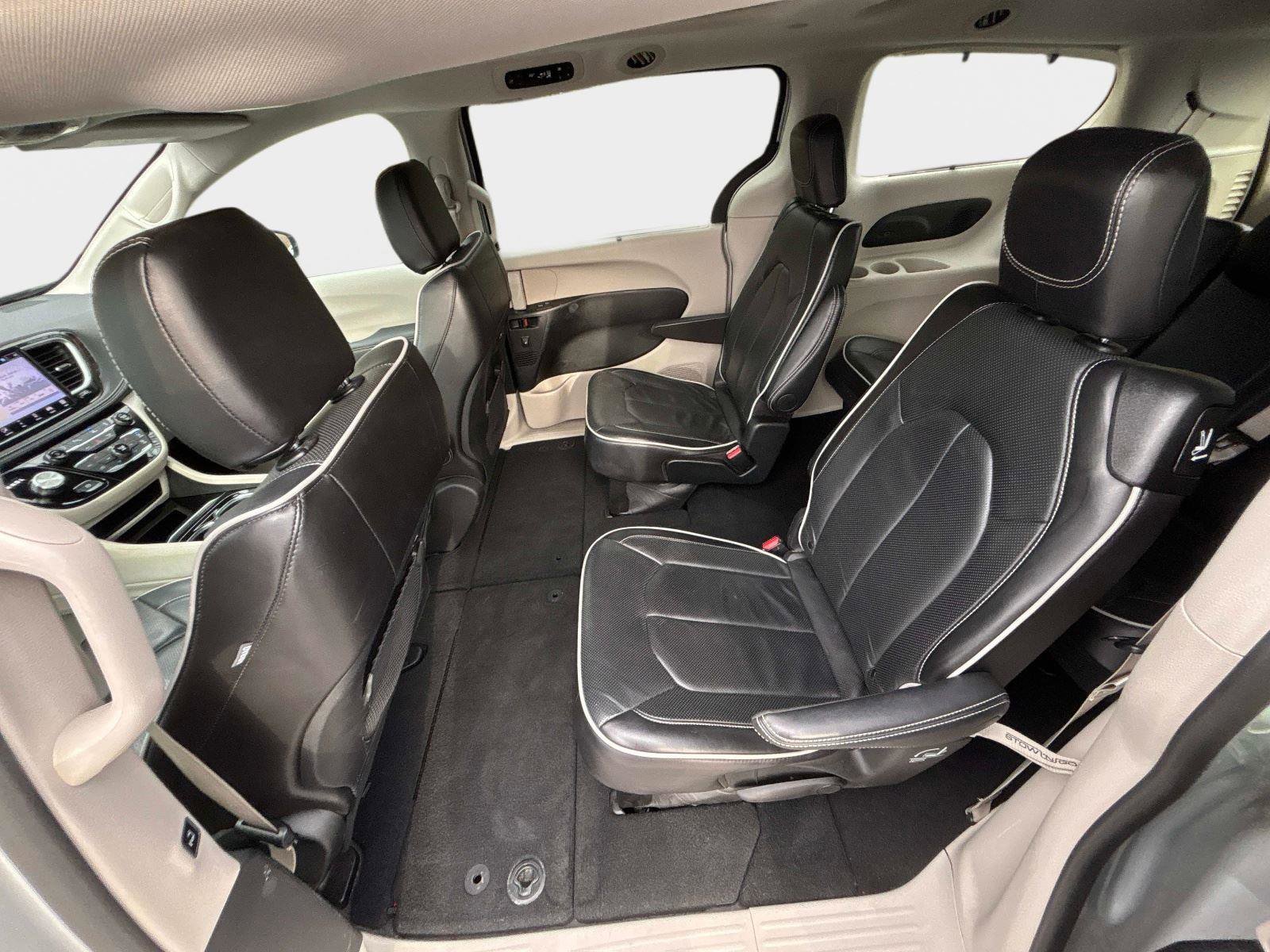 Used 2024 Chrysler Pacifica Limited image 13