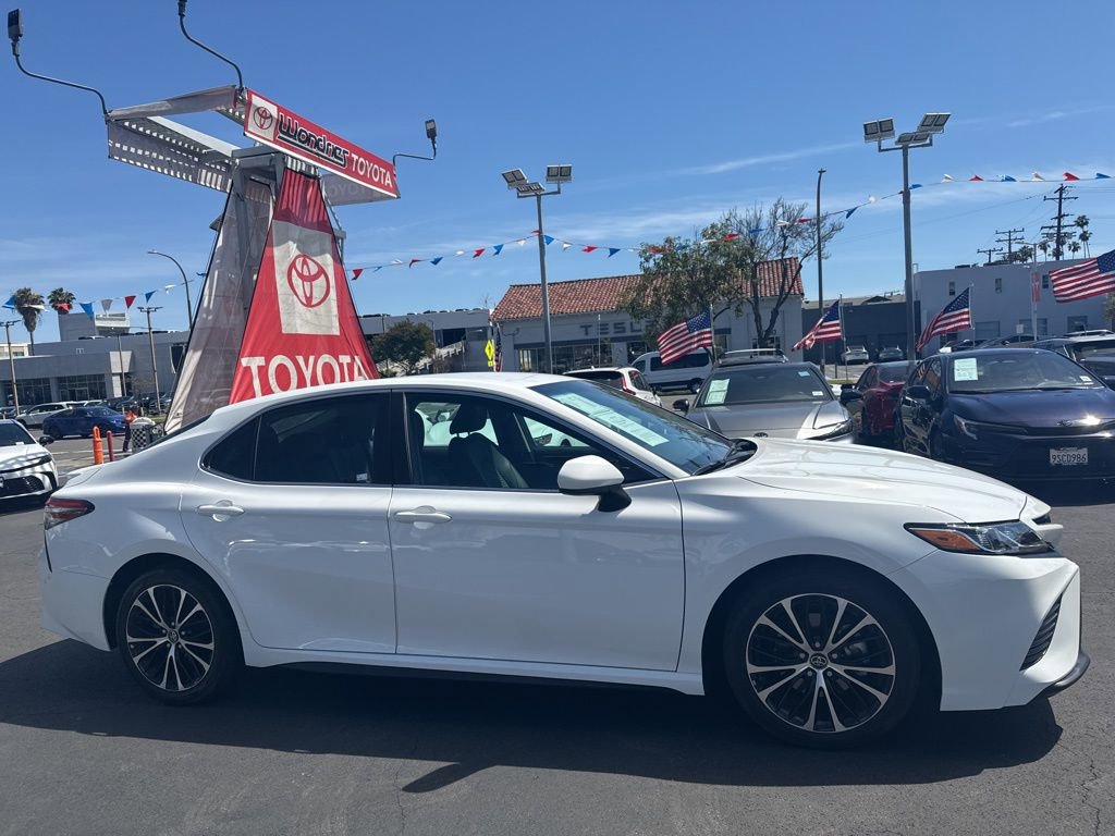 Used 2018 Toyota Camry SE FWD image 4