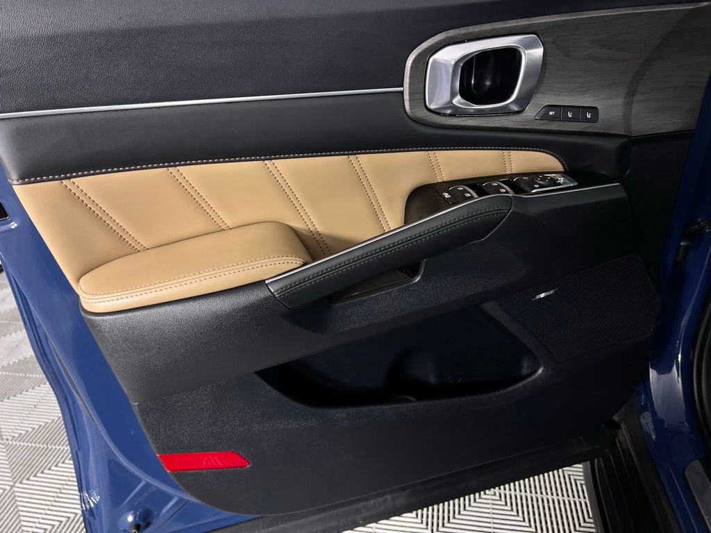 Used 2024 Kia Sorento SX Prestige w/ Olive Brown Leather Package image 25