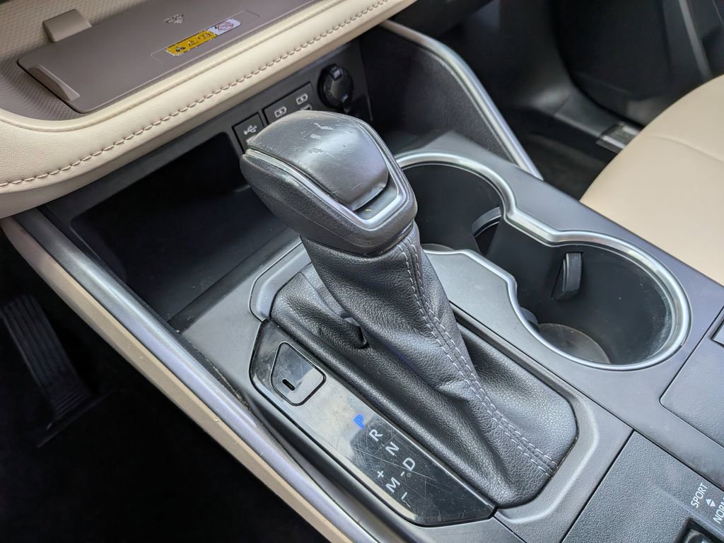 Used 2023 Toyota Highlander XLE image 24