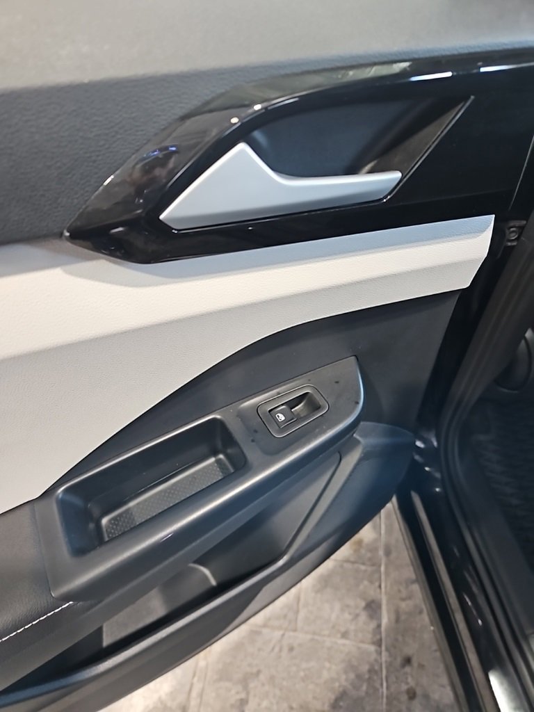 Used 2025 Volkswagen Taos S image 20