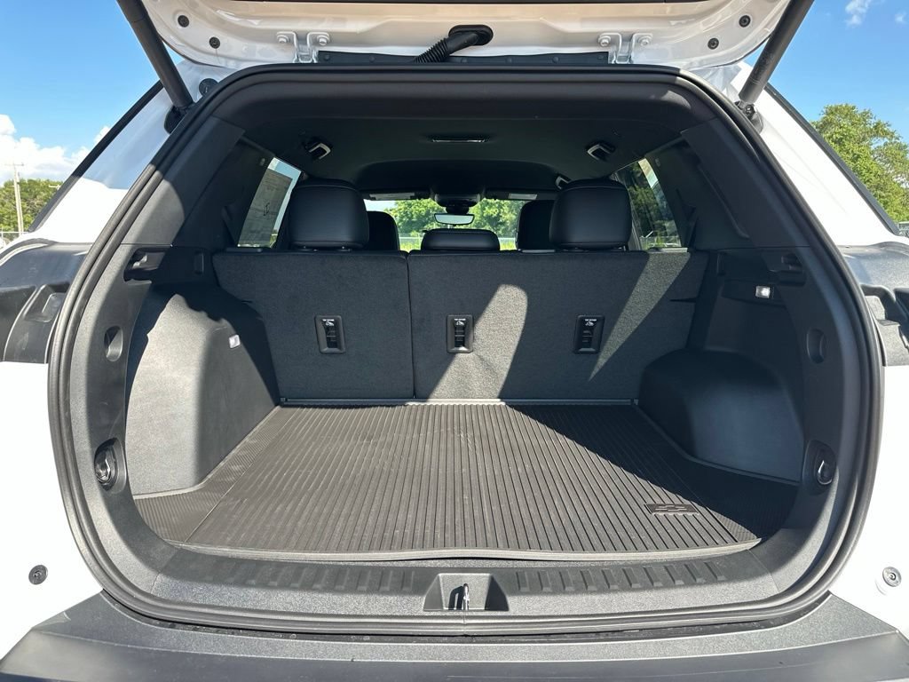 New 2027 Chevrolet Equinox LT w/ Convenience Package II AWD/4WD image 17