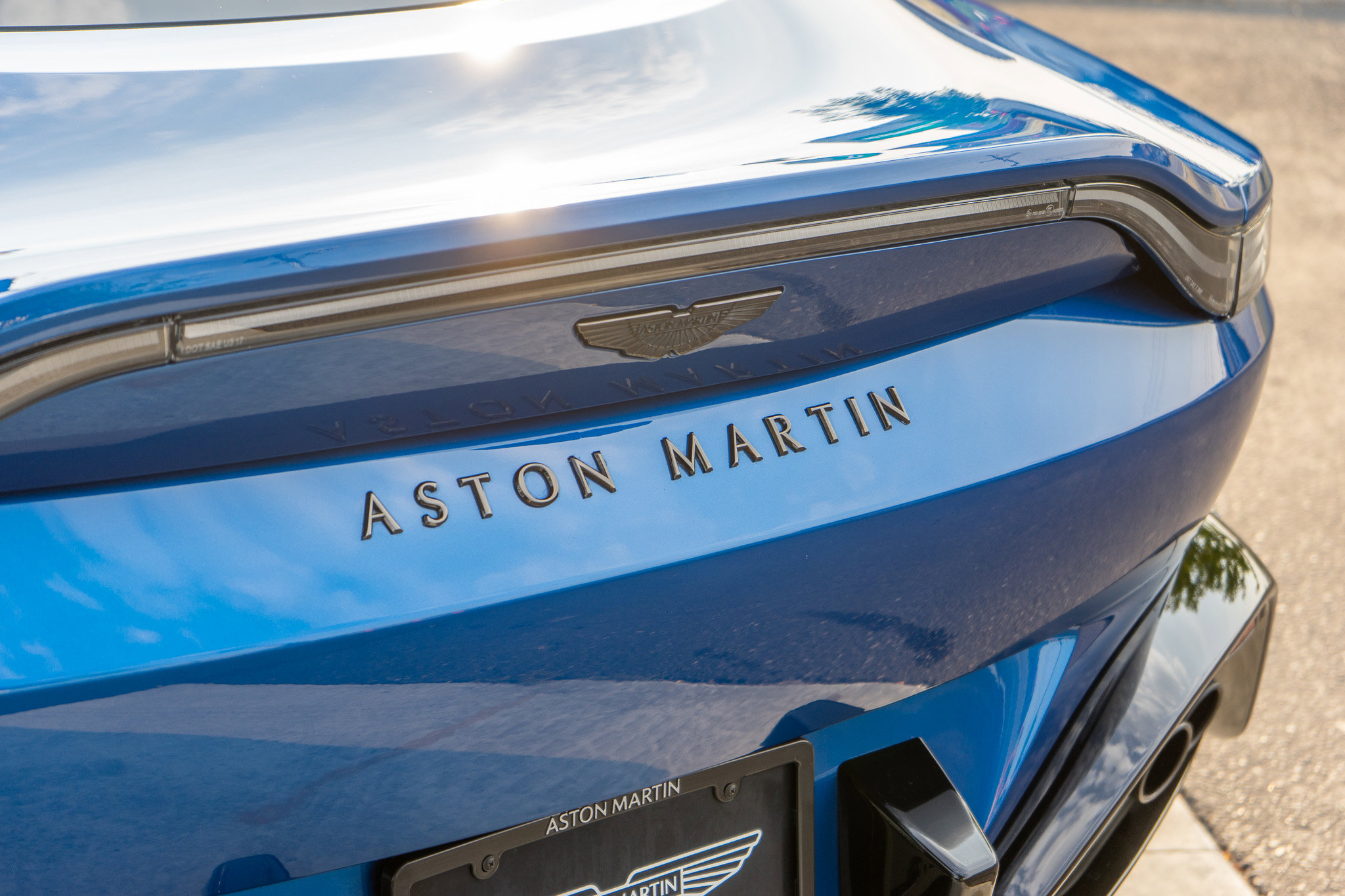 Used 2022 Aston Martin V8 Vantage Coupe image 18