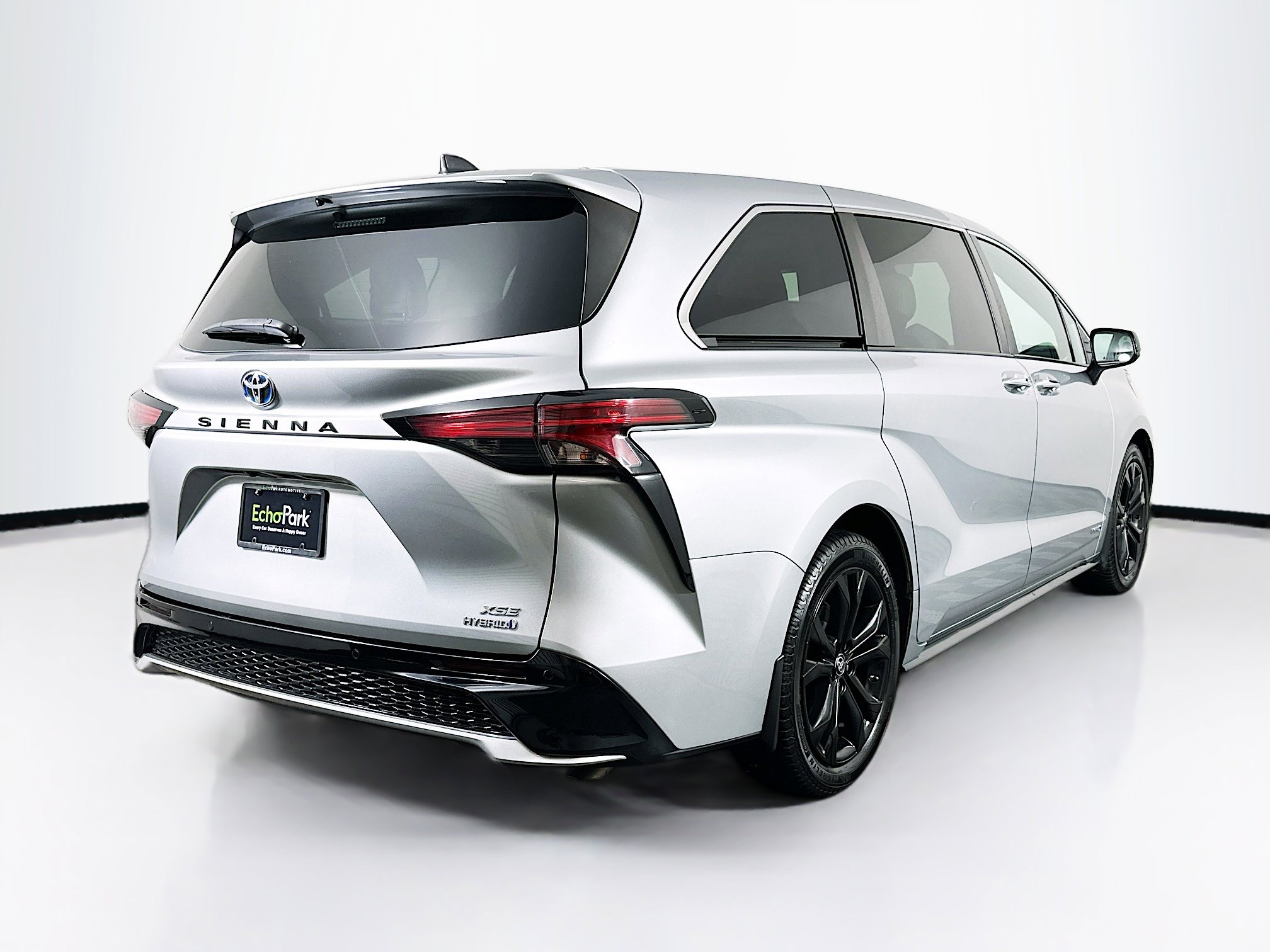 Used 2021 Toyota Sienna XSE image 9