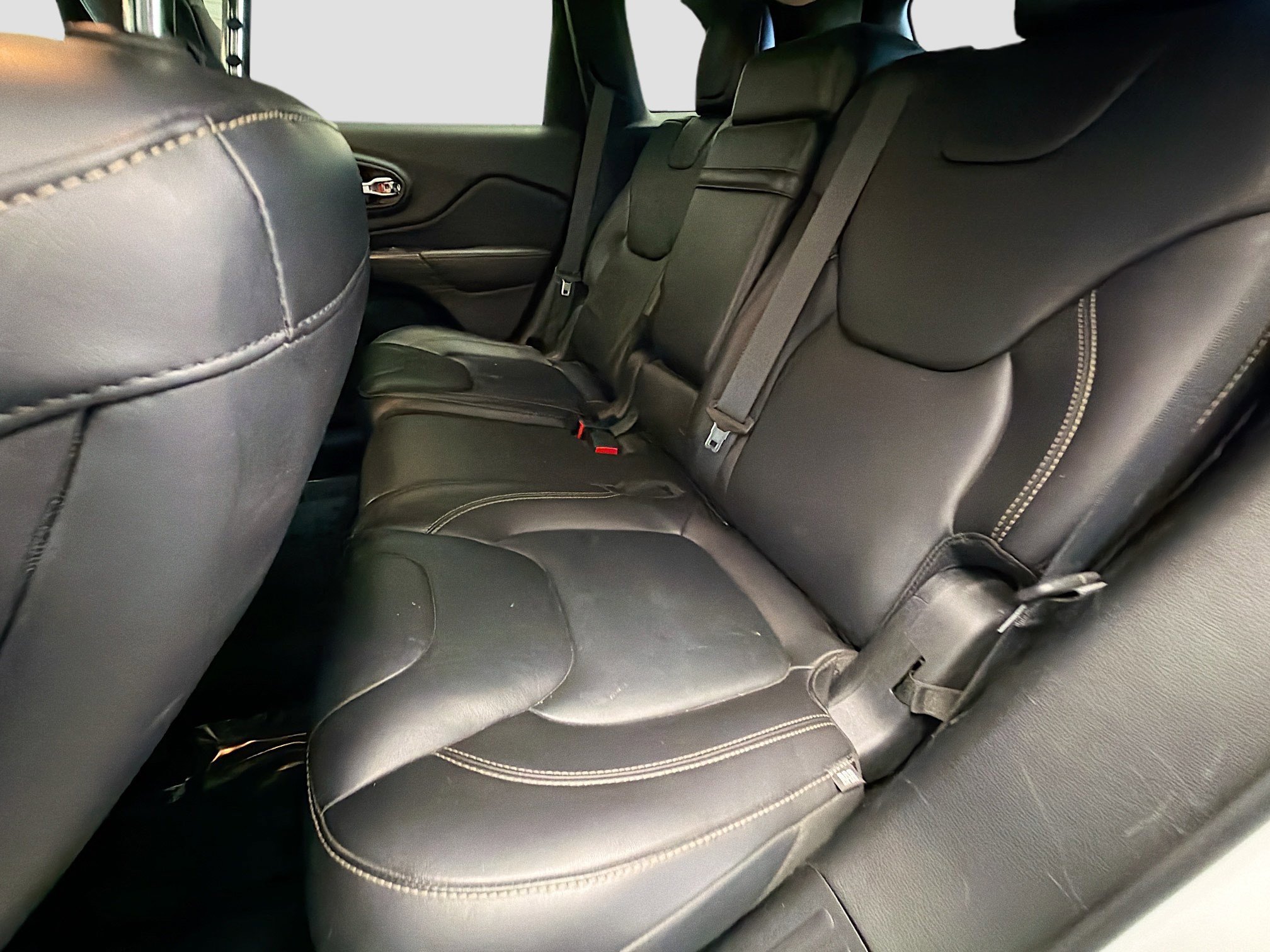 Used 2017 Jeep Cherokee Limited image 13