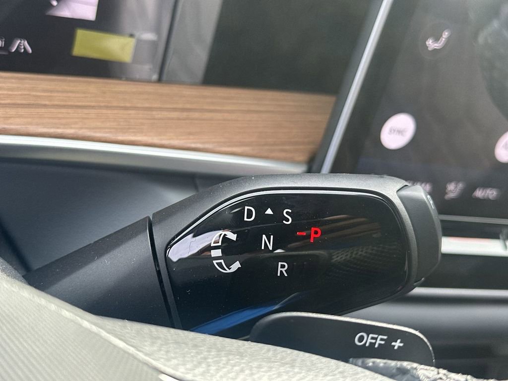 New 2026 Volkswagen Tiguan SEL R-Line image 20