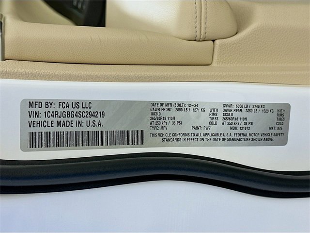 Used 2025 Jeep Grand Cherokee Limited w/ Luxury Tech Group II image 26