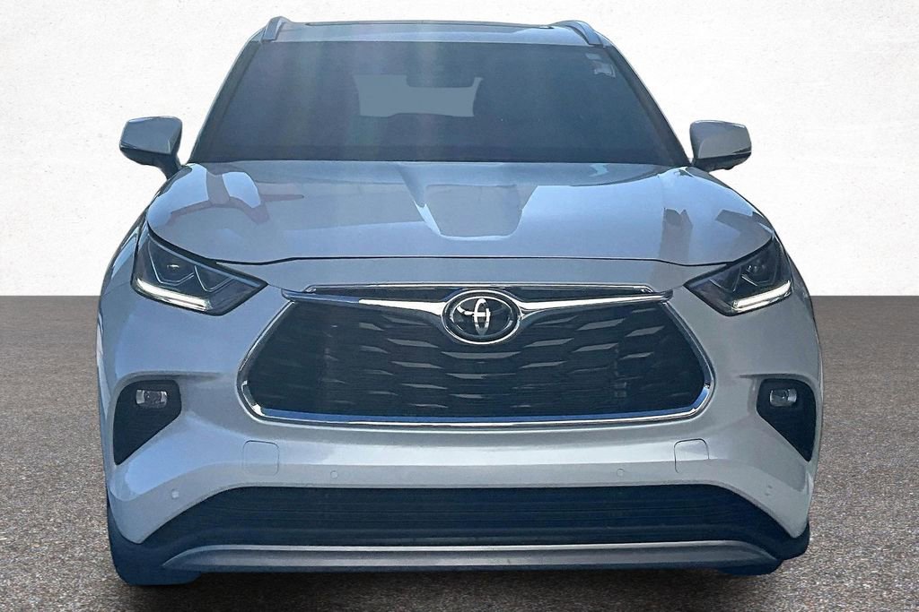 Used 2026 Toyota Highlander Platinum image 3