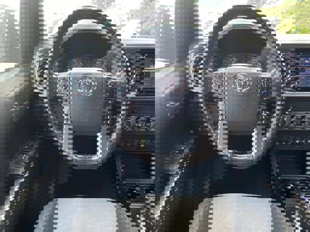 Used 2020 Toyota Tacoma TRD Sport w/ Technology Package image 8