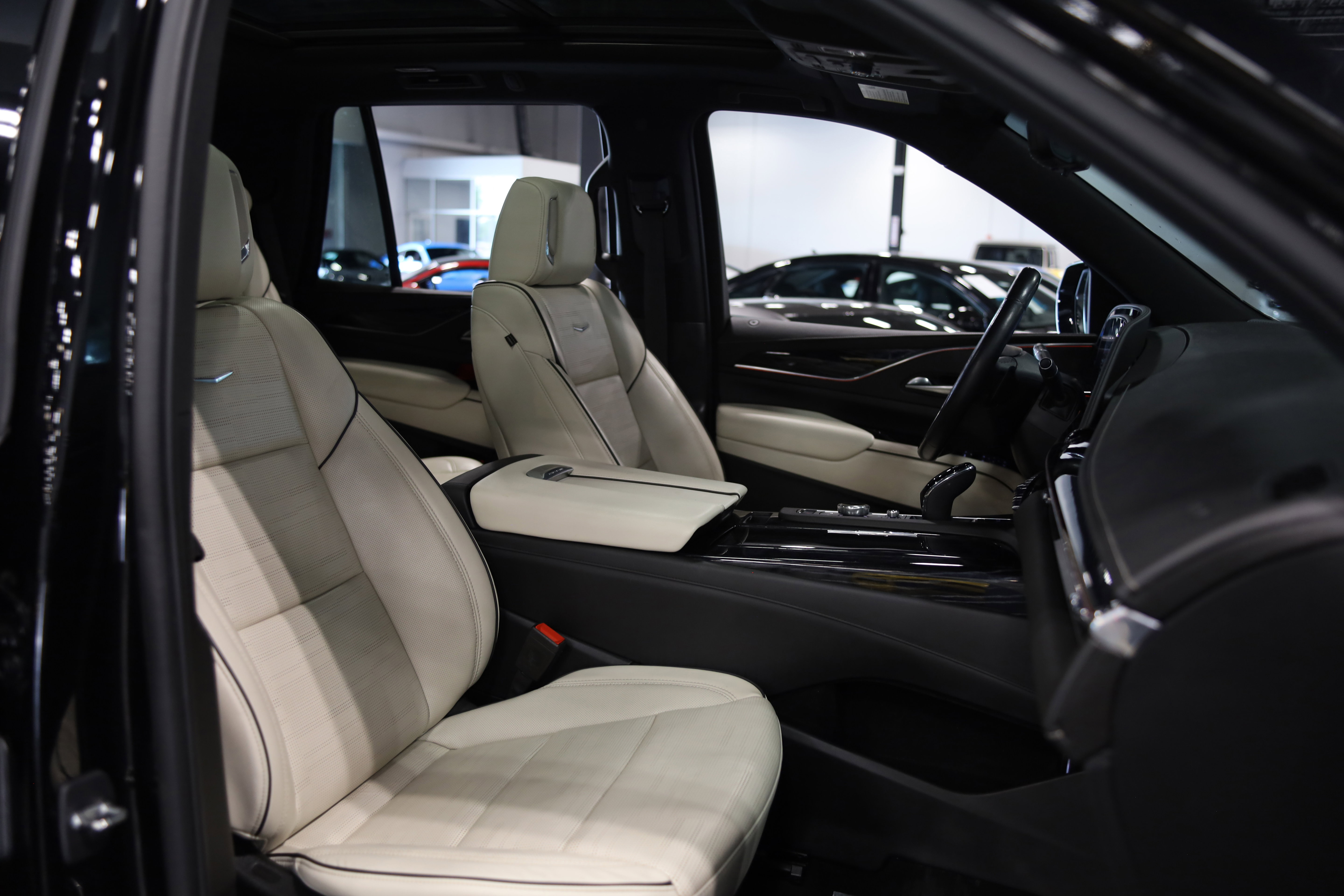 Used 2022 Cadillac Escalade Sport w/ Touring Package AWD/4WD image 40