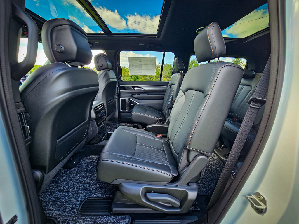 New 2026 Jeep Grand Wagoneer 4WD image 34