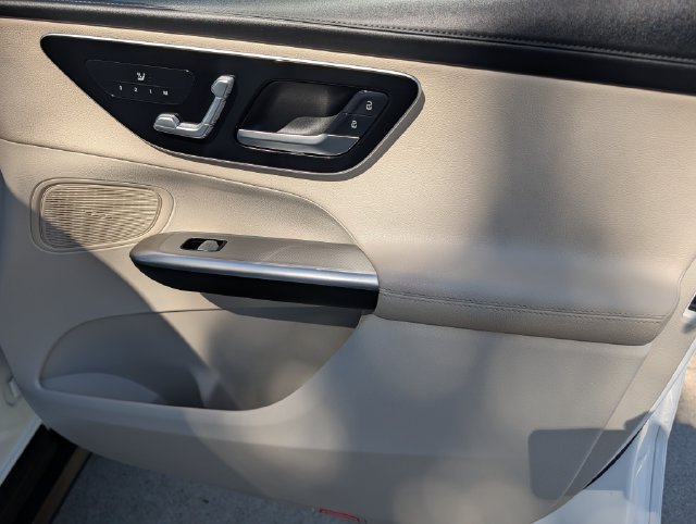 Used 2025 Mercedes-Benz GLC 300 4MATIC image 31