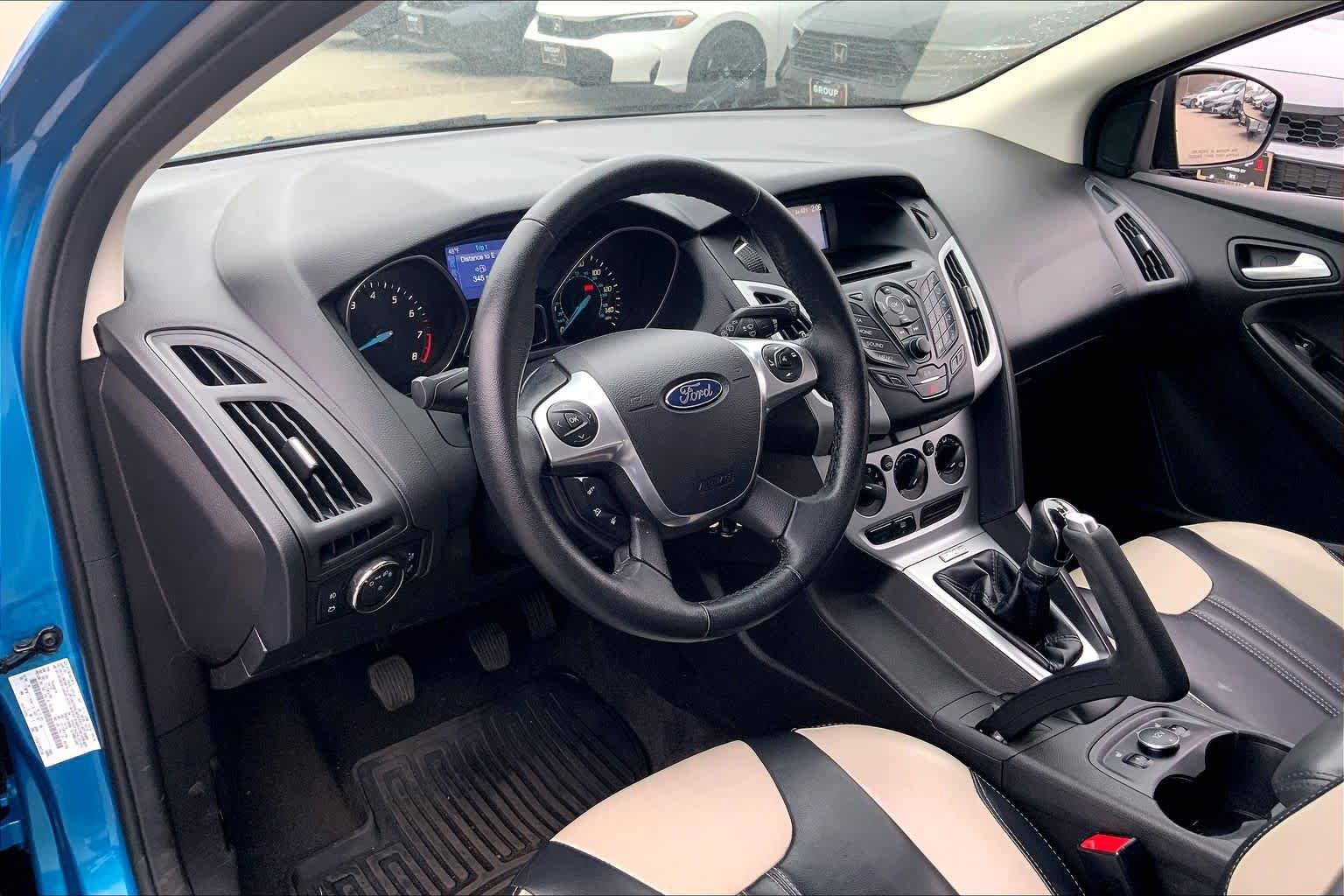 Used 2014 Ford Focus SE w/ SE Sport Package FWD image 18