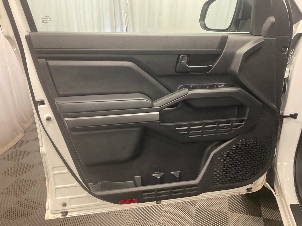 Used 2025 Toyota Tacoma SR5 AWD/4WD image 10