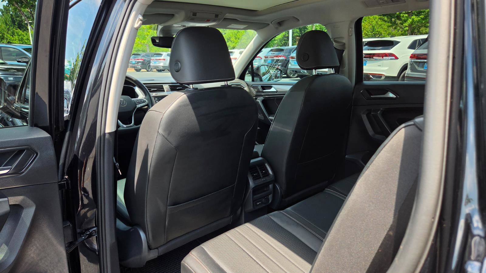 Certified 2023 Volkswagen Tiguan SE w/ Panoramic Sunroof Package FWD image 43