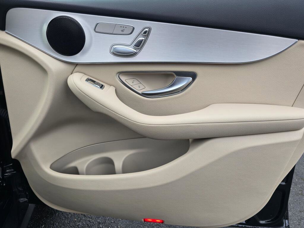 Used 2022 Mercedes-Benz GLC 300 image 26