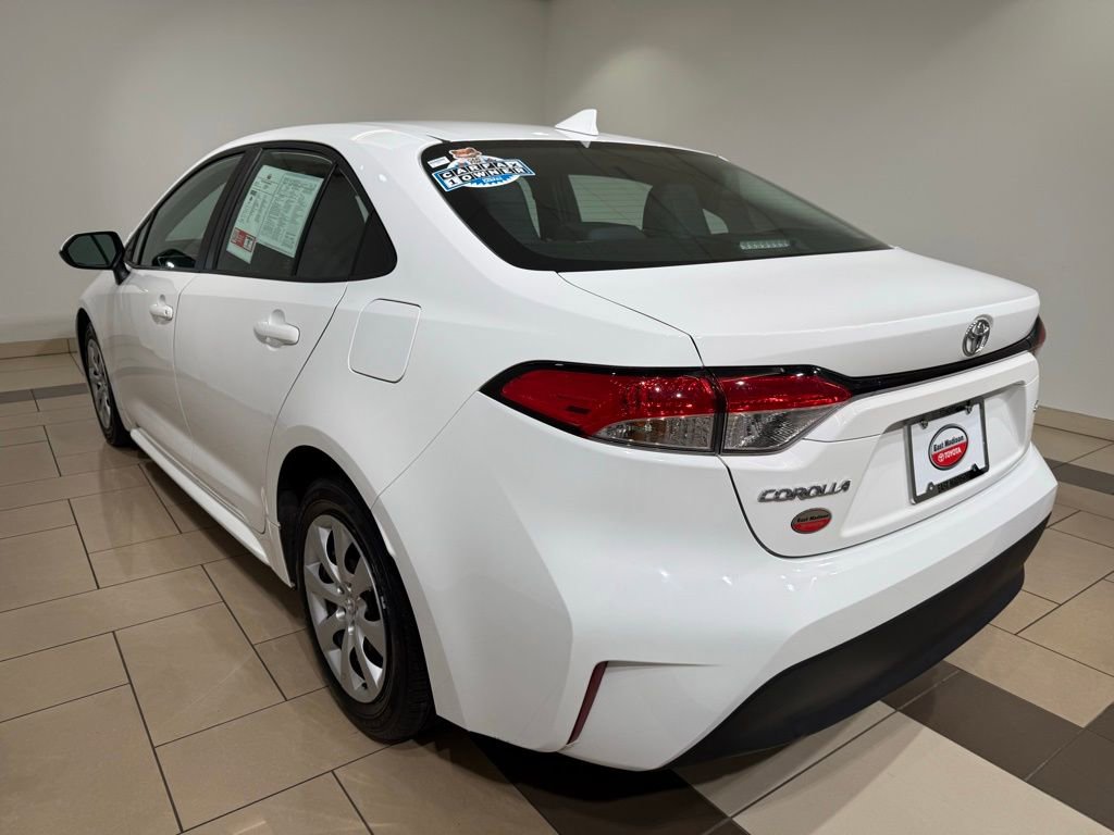 Used 2023 Toyota Corolla LE image 3