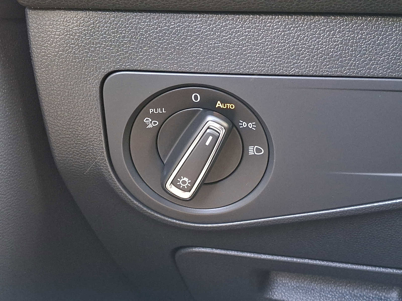 Certified 2023 Volkswagen Tiguan SEL R-Line image 21