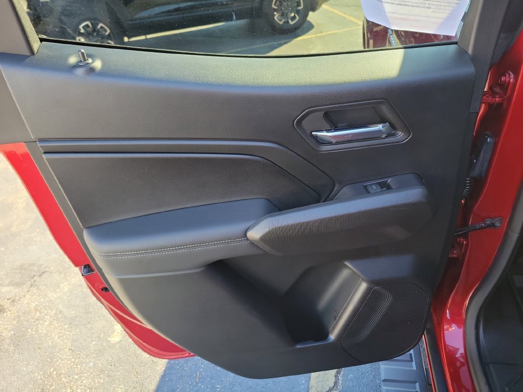 Used 2024 Chevrolet Colorado LT AWD/4WD image 19