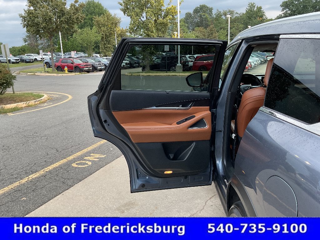Used 2023 INFINITI QX60 Sensory w/ Vision Package AWD/4WD image 19