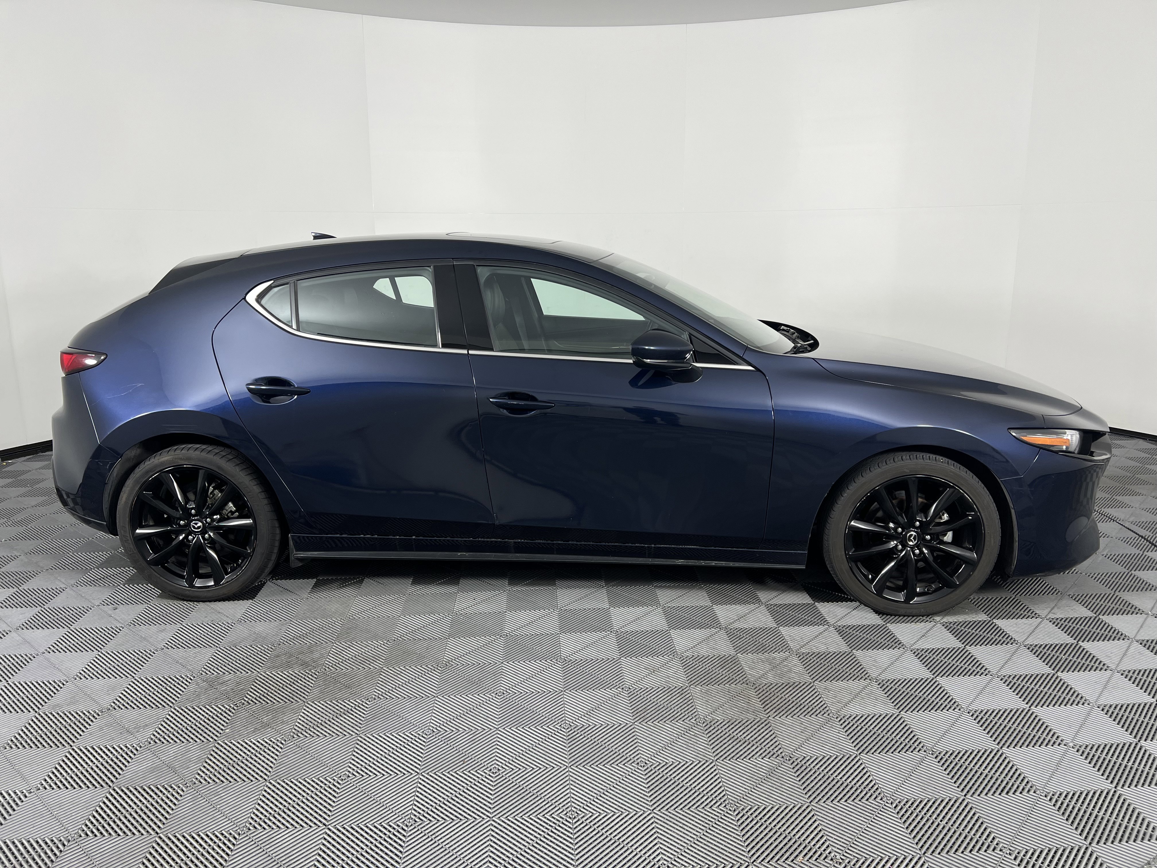 Used 2019 MAZDA MAZDA3 Hatchback w/ Premium Package image 14