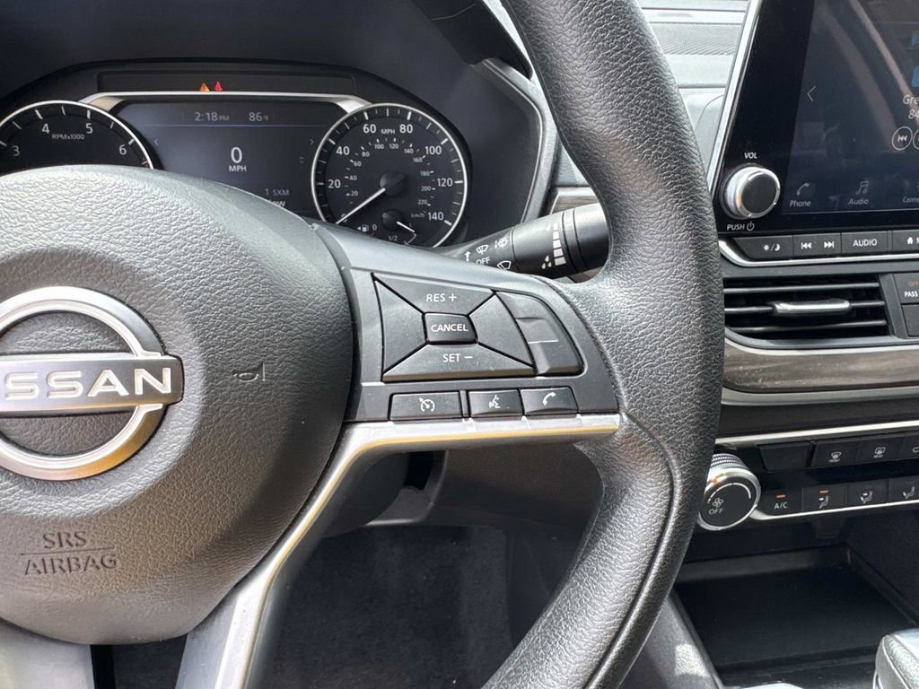 Used 2025 Nissan Altima 2.5 SV FWD image 41