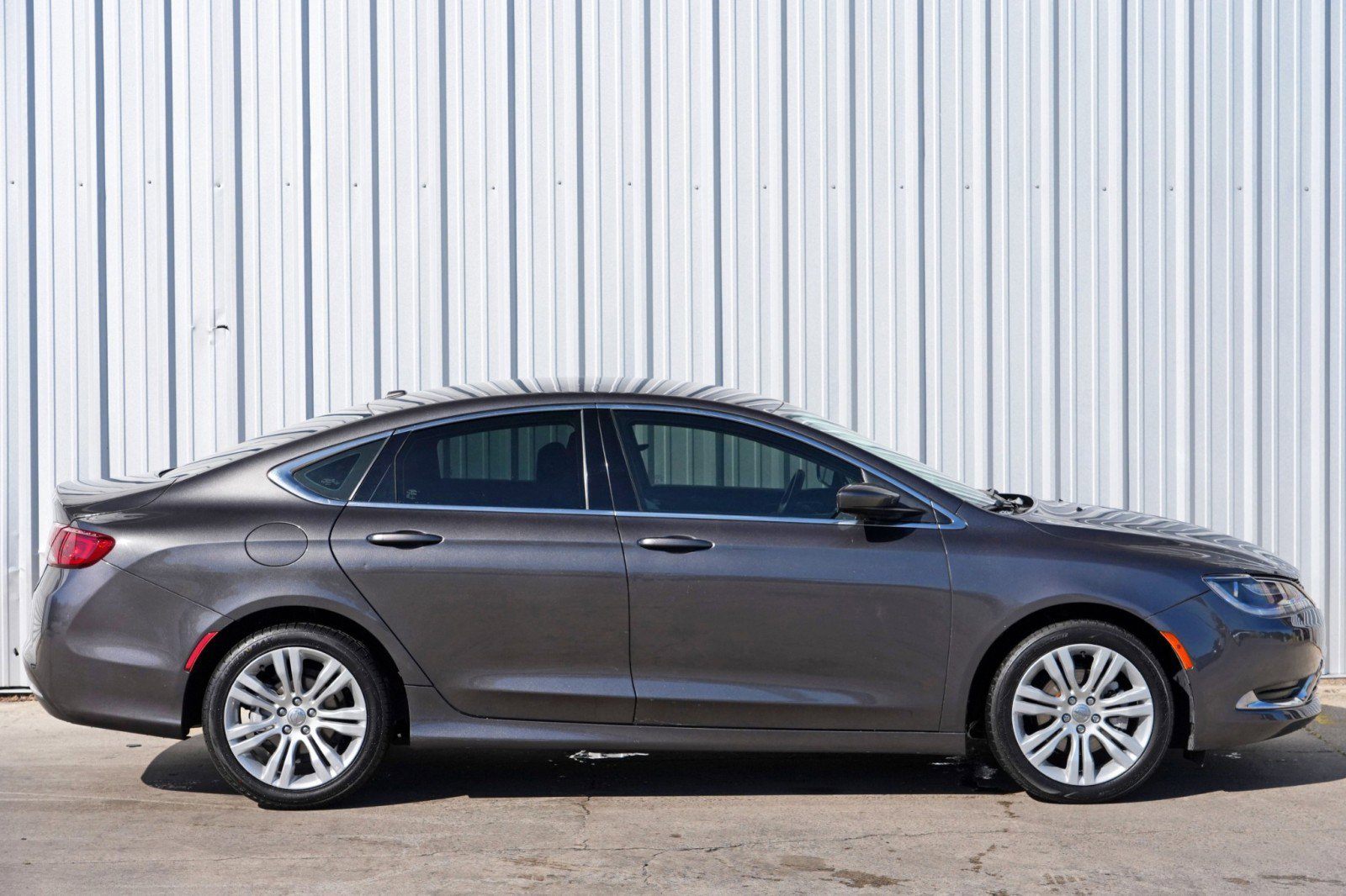 Used 2015 Chrysler 200 Limited w/ Convenience Group image 45