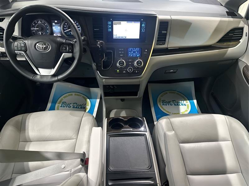Used 2017 Toyota Sienna XLE w/ XLE Navigation Package FWD image 15