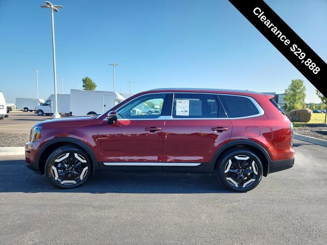 Used 2023 Kia Telluride EX w/ EX Captain's Chair Package image 5