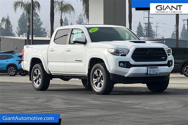 Used 2017 Toyota Tacoma TRD Sport image 1