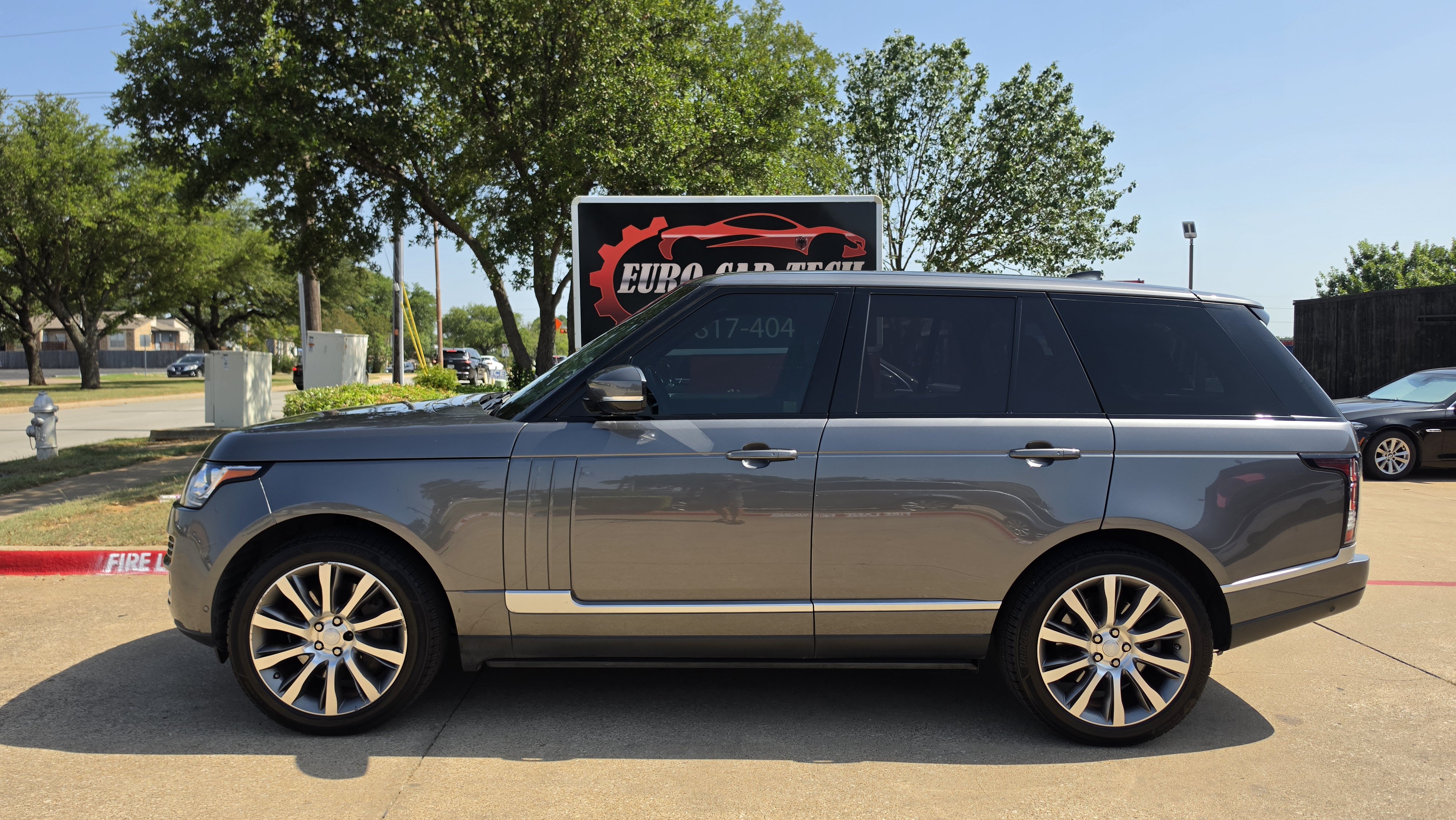 Used 2017 Land Rover Range Rover Supercharged AWD/4WD image 2