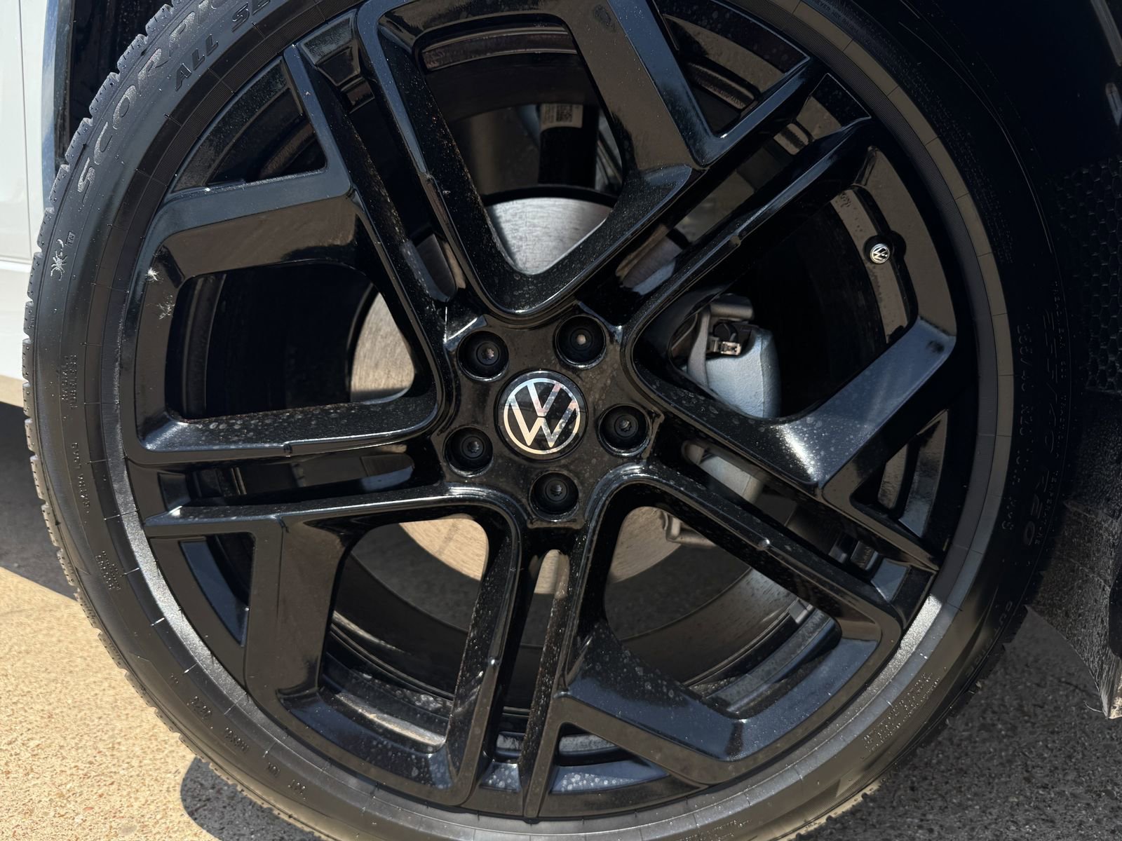 New 2026 Volkswagen Tiguan SE R-Line FWD image 11