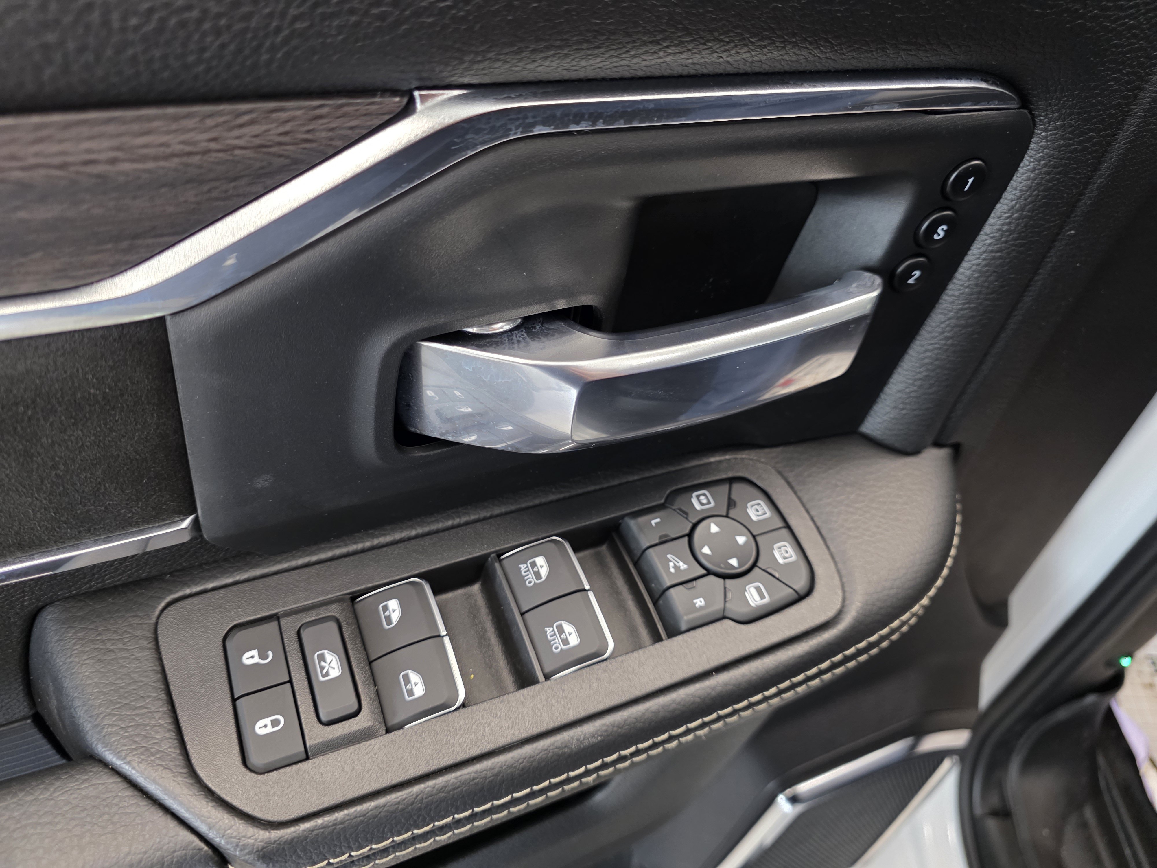 New 2026 RAM 2500 Laramie w/ Night Edition AWD/4WD image 15