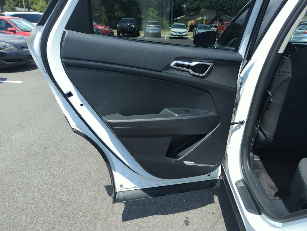 Used 2025 Kia Sportage LX FWD image 27