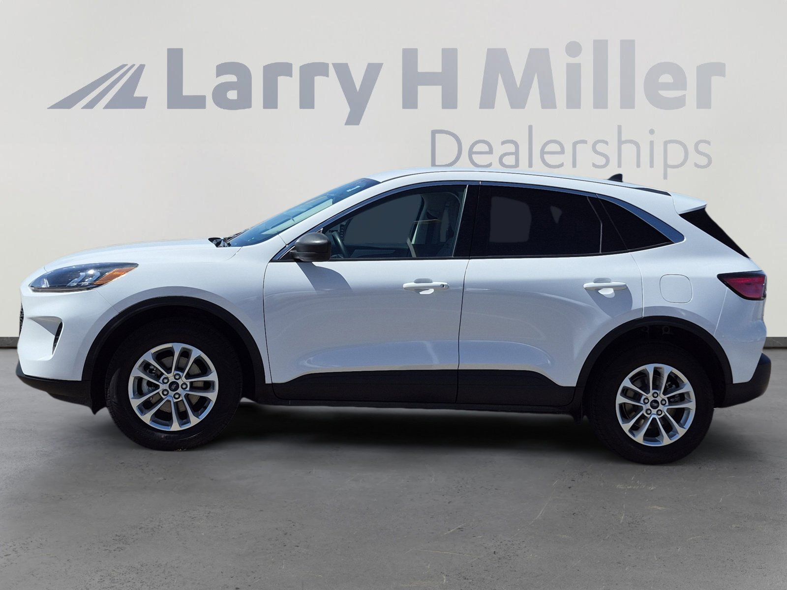 Used 2022 Ford Escape SE image 2