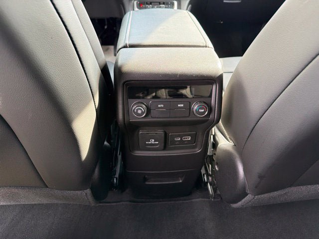 Used 2023 GMC Acadia SLT w/ Elevation Edition FWD image 20