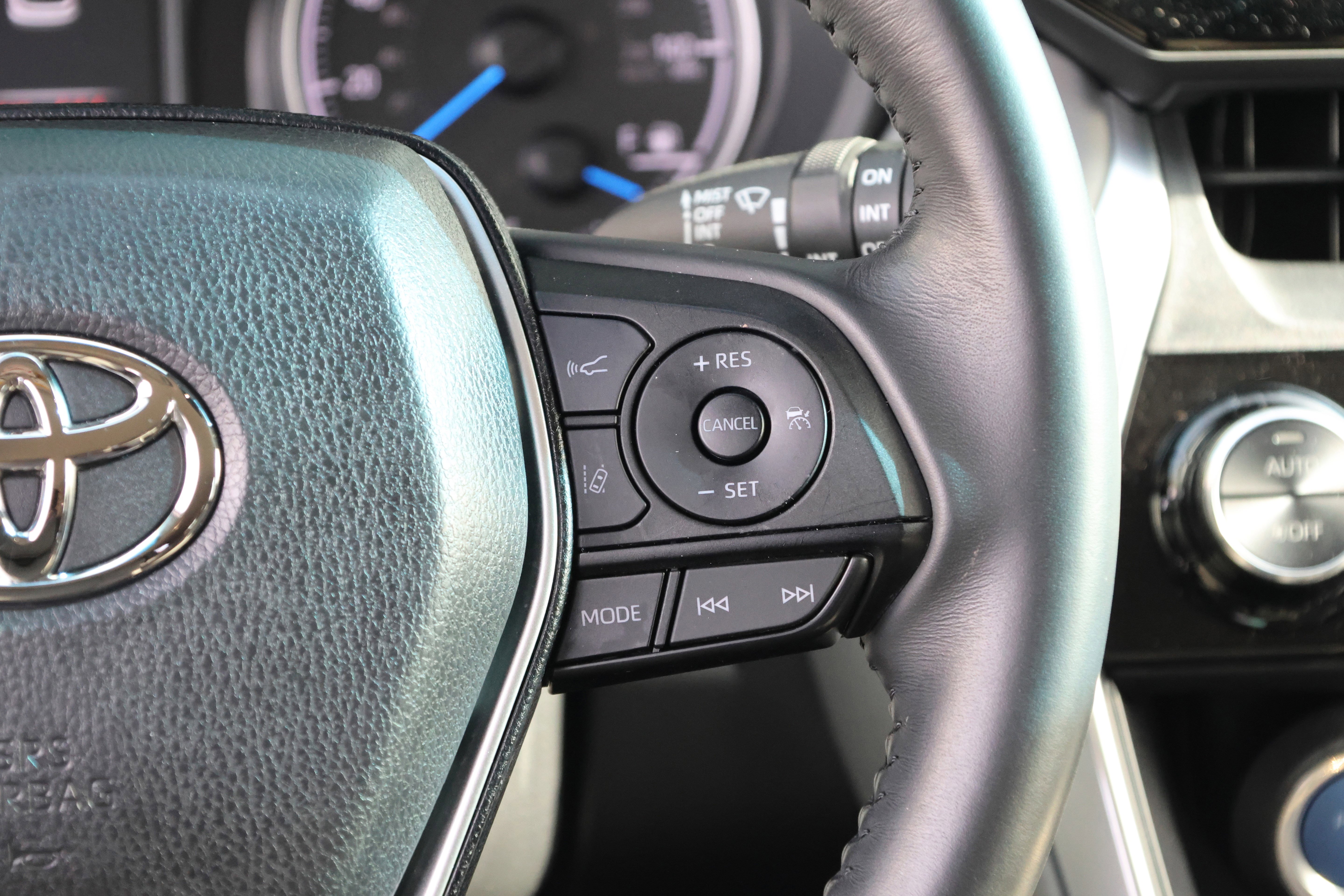 Used 2022 Toyota Venza LE image 21