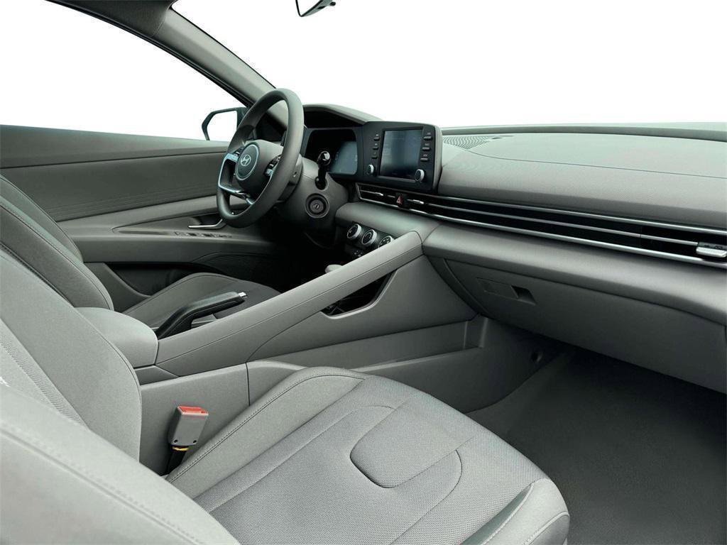 New 2025 Hyundai Elantra SE image 15