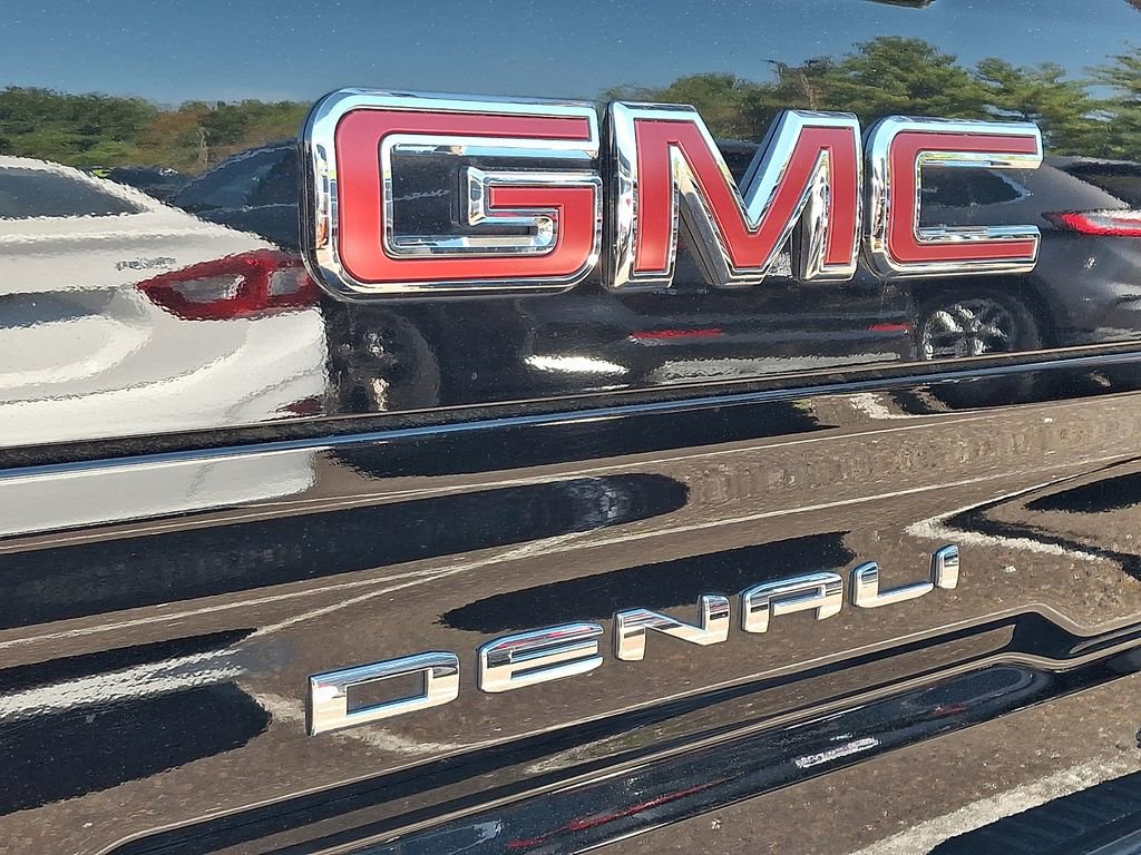 Used 2023 GMC Sierra 1500 Denali w/ Technology Package AWD/4WD image 5