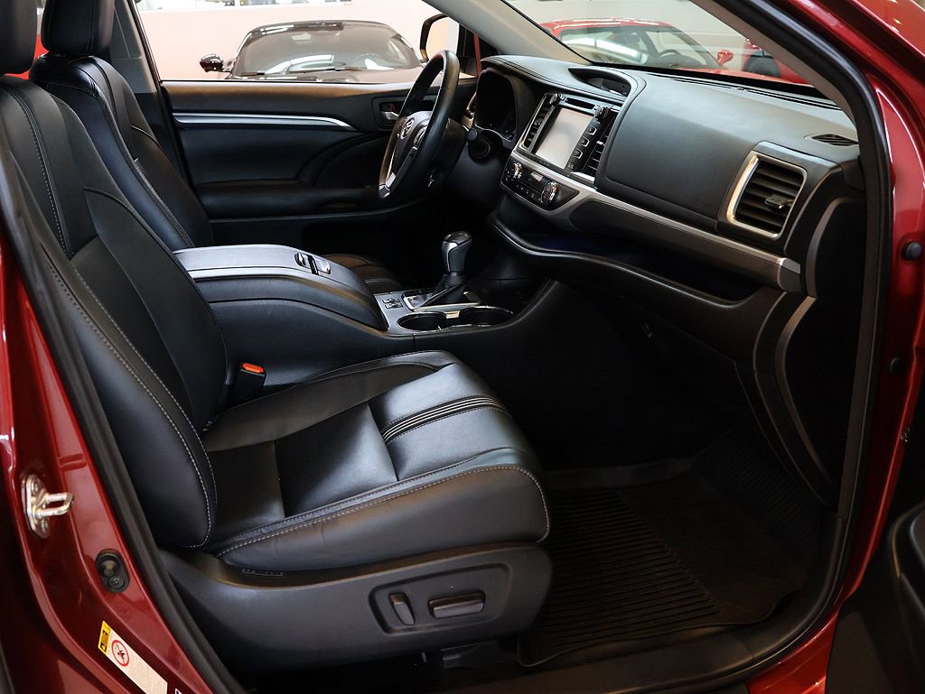 Used 2018 Toyota Highlander SE w/ Protection Package #3 AWD/4WD image 51