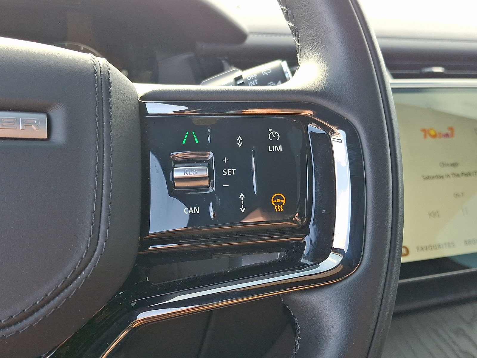 Used 2026 Land Rover Range Rover Velar Dynamic SE image 23