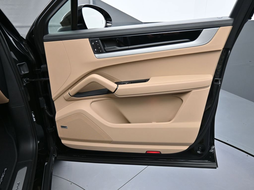 New 2026 Porsche Cayenne Coupe image 29