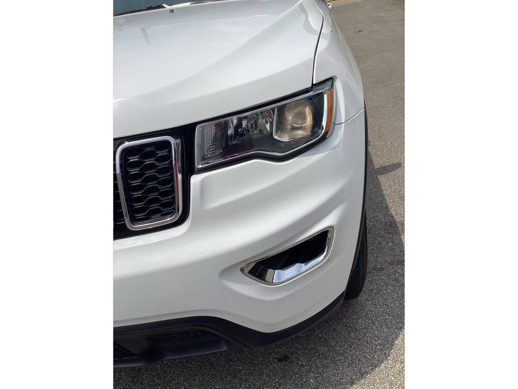 Used 2018 Jeep Grand Cherokee Laredo AWD/4WD image 28
