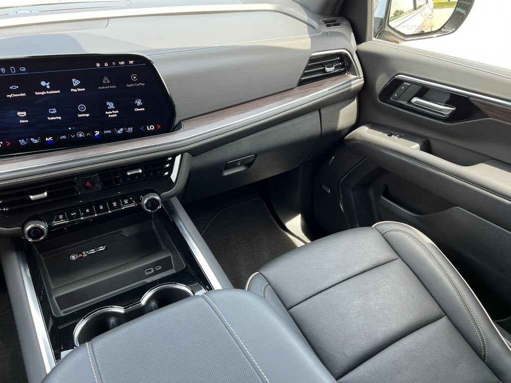 Used 2025 Chevrolet Suburban Premier AWD/4WD image 39